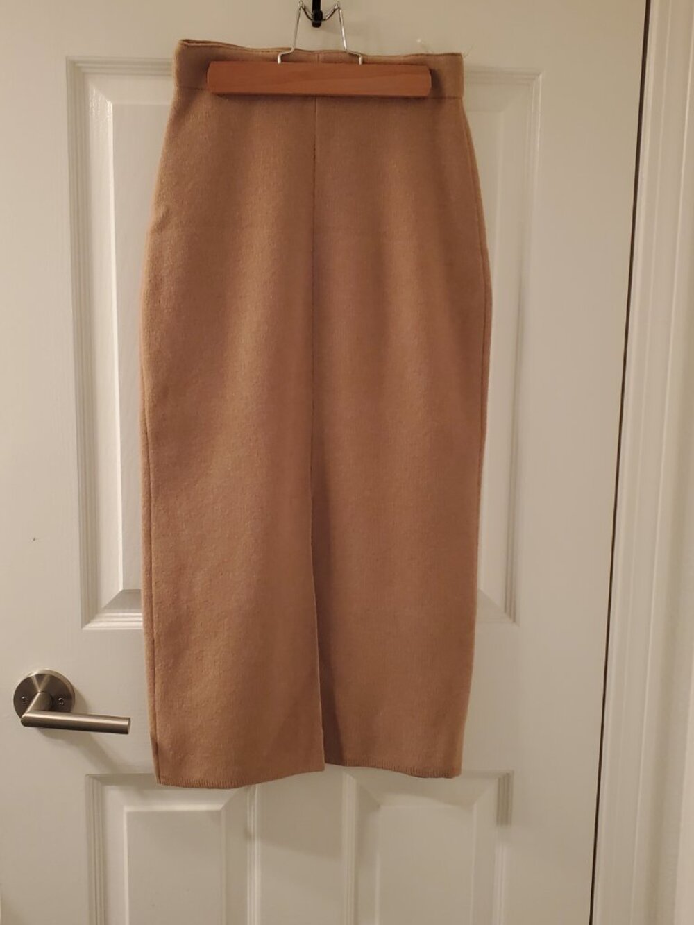 Elegant Camel Cashmere Skirt - Picture 2 of 4